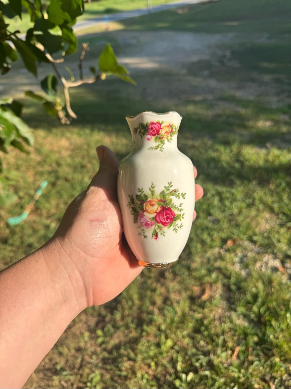 Vintage bone china Royal Albert old country roses mini bud vase